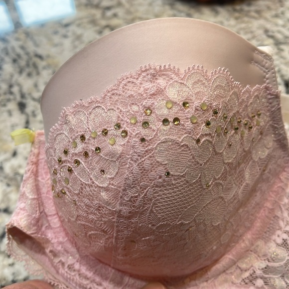 Beautiful bra - Picture 3 of 3
